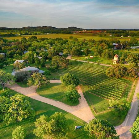 Barons Creekside Resort Фредериксберг Экстерьер фото