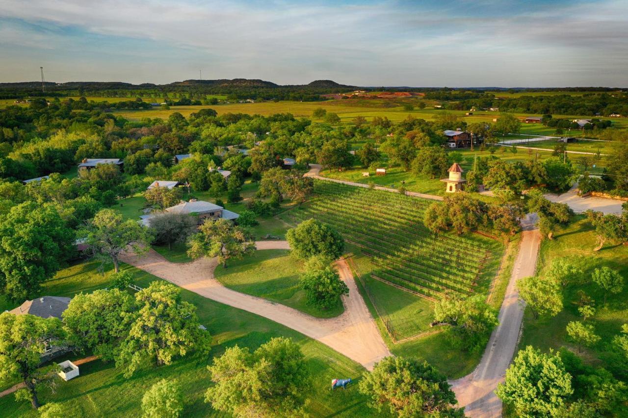 Barons Creekside Resort Фредериксберг Экстерьер фото