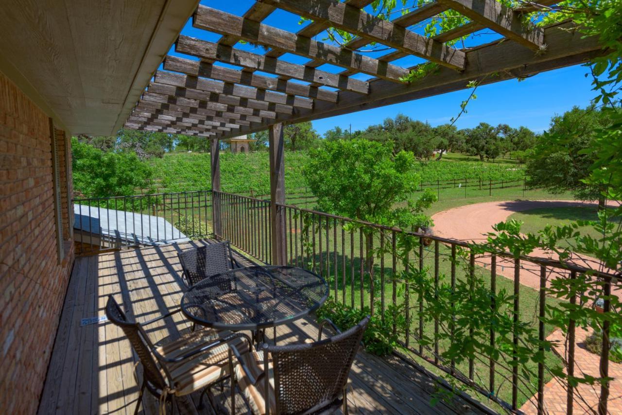 Barons Creekside Resort Фредериксберг Экстерьер фото