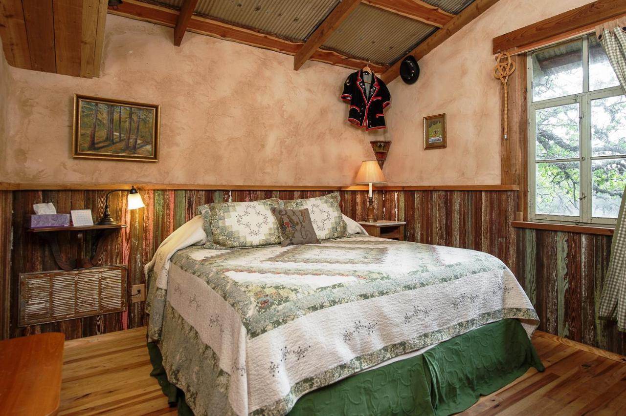 Barons Creekside Resort Фредериксберг Экстерьер фото